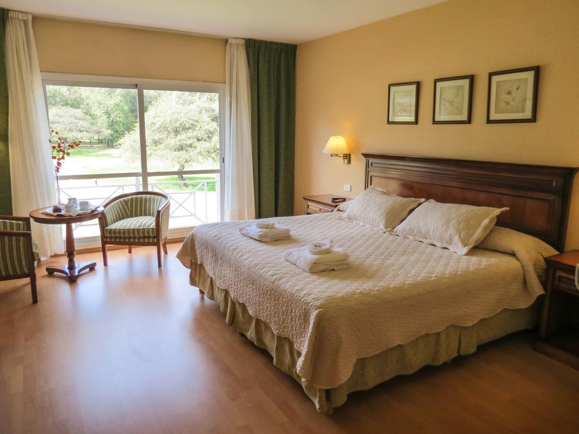 Howard Johnson & General Belgrano Hotel