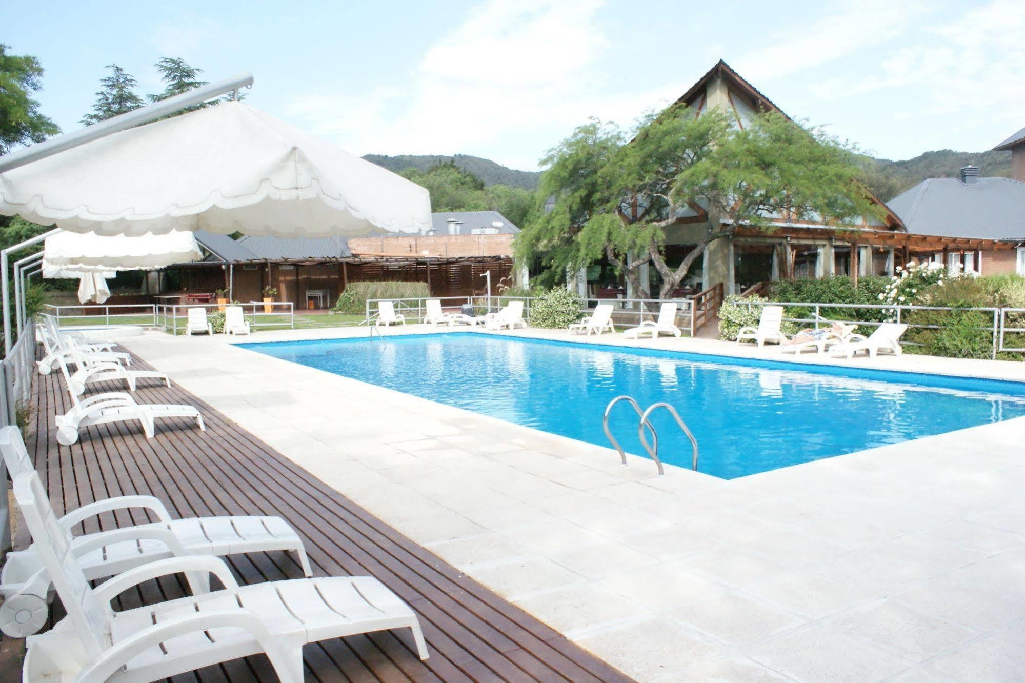 Hotel Howard Johnson & General Belgrano 4*