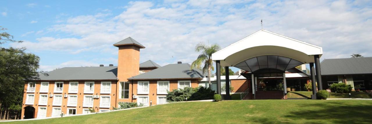 Howard Johnson & General Belgrano Hotel